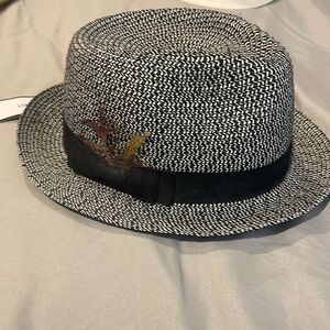 New with tags Nine West grey gray feather fedora